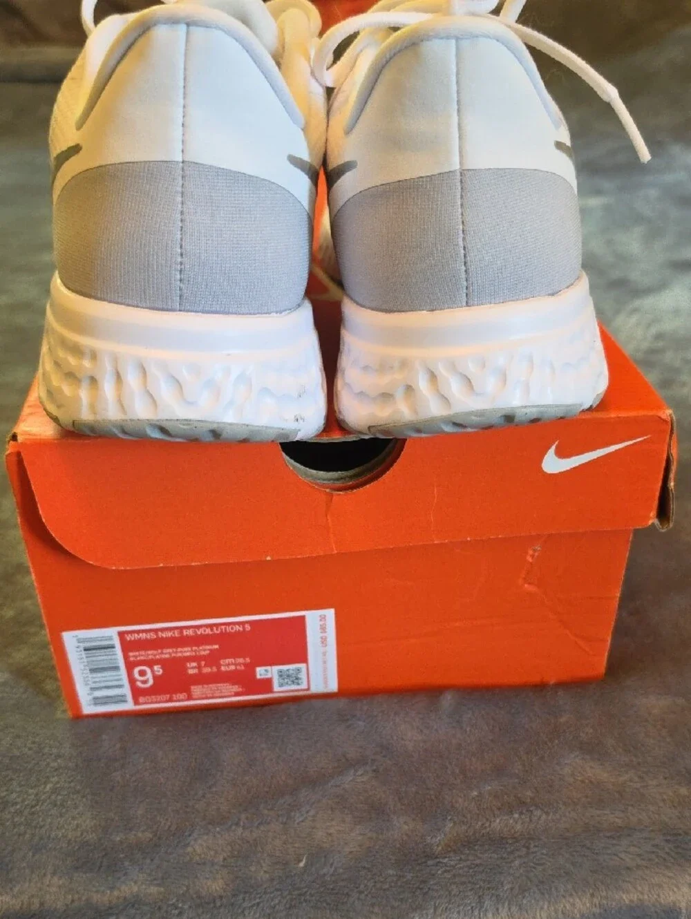 Nike Womens White Sneakers with Metallic Silver Swoosh